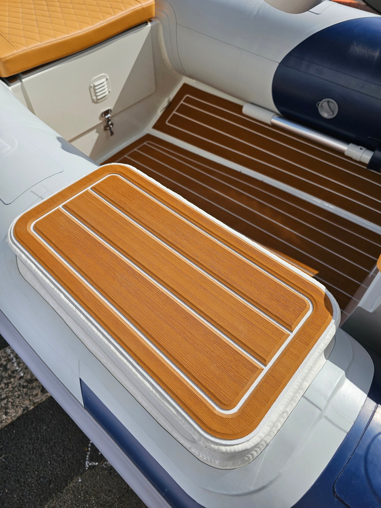 Rebel 330 Yacht Tender Edition - Floating Console