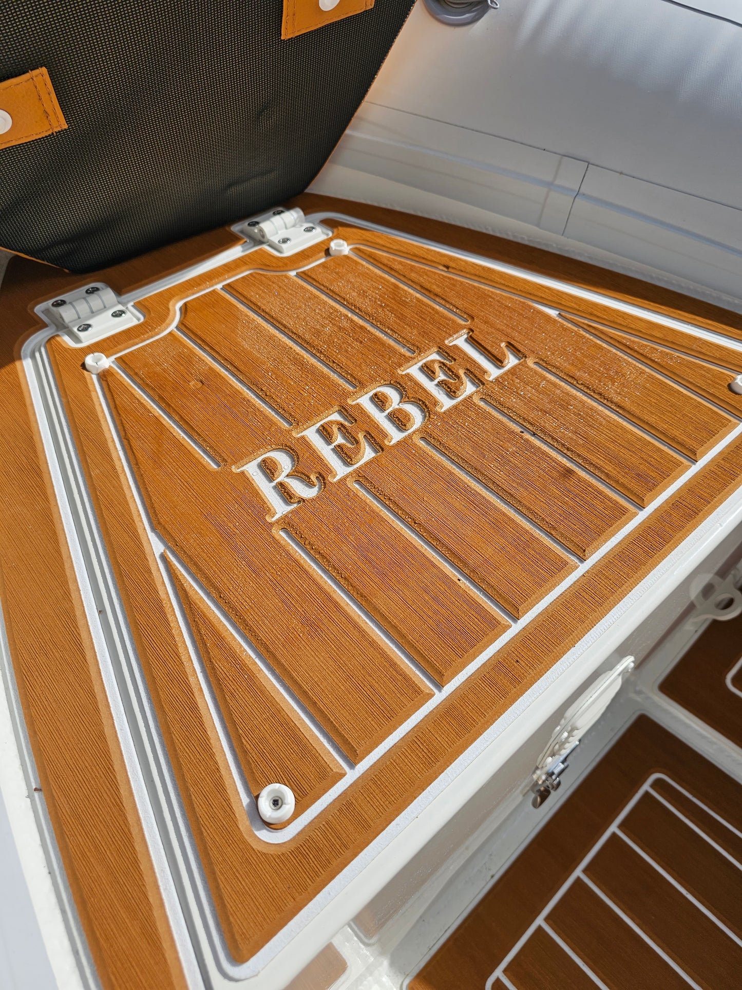Rebel 330 Yacht Tender Edition - Floating Console