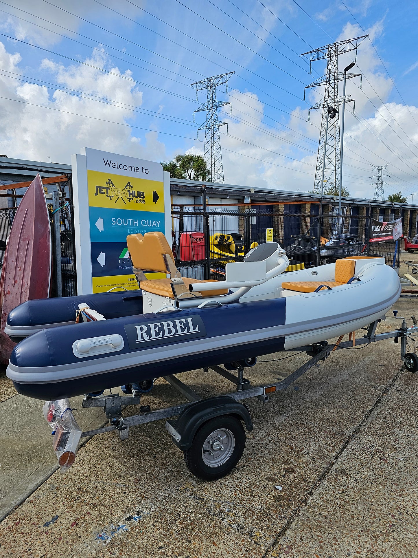 Rebel 330 Yacht Tender Edition - Floating Console
