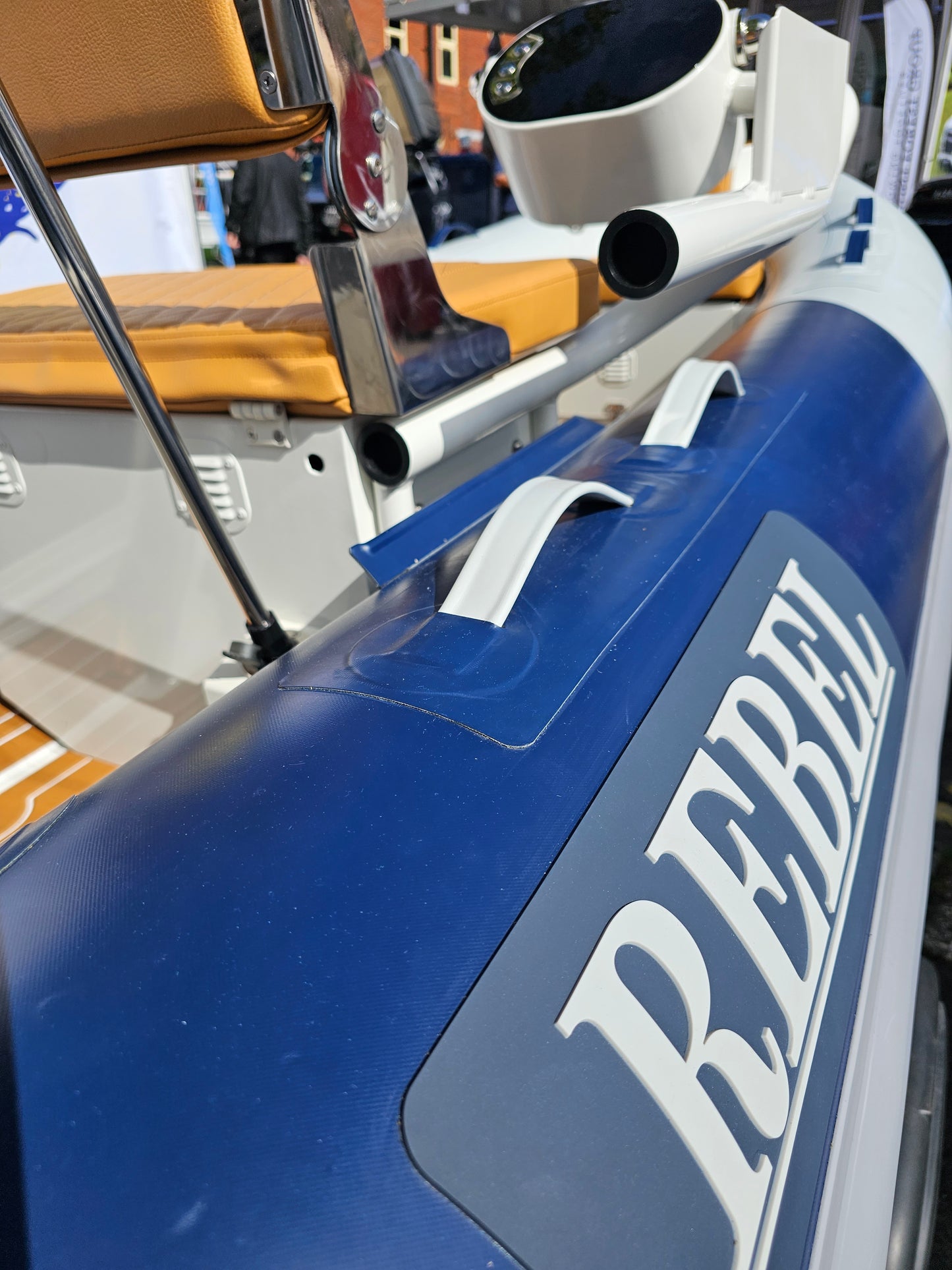 Rebel 330 Yacht Tender Edition - Floating Console
