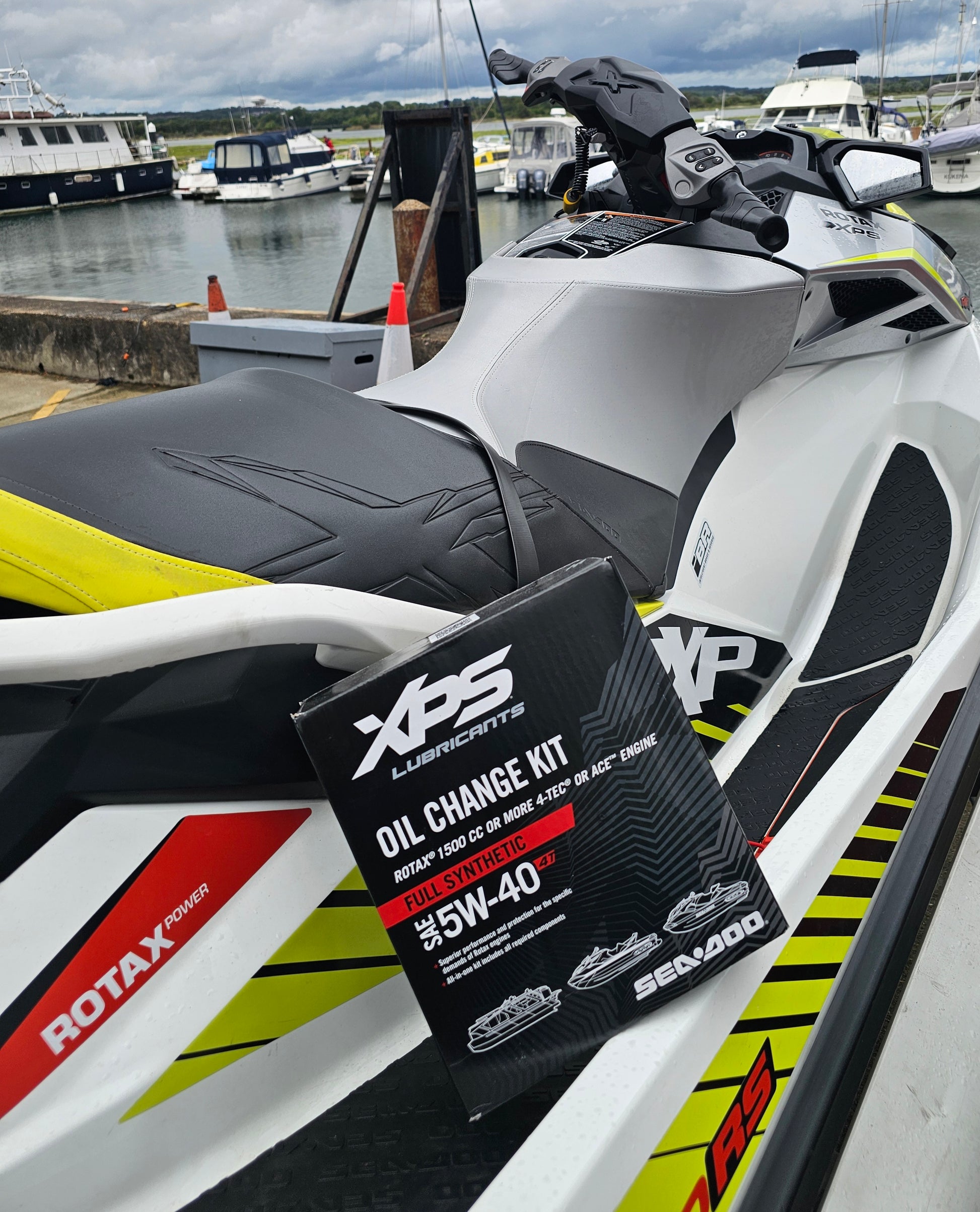 Sea-Doo 4T 5W-40 Oil Change Kit - Synthetic Blend For Rotax 900 ACE Engine Sea-Doo 4T 5W-40 Oil Change Kit - Synthetic Blend For Rotax 900 ACE Engine