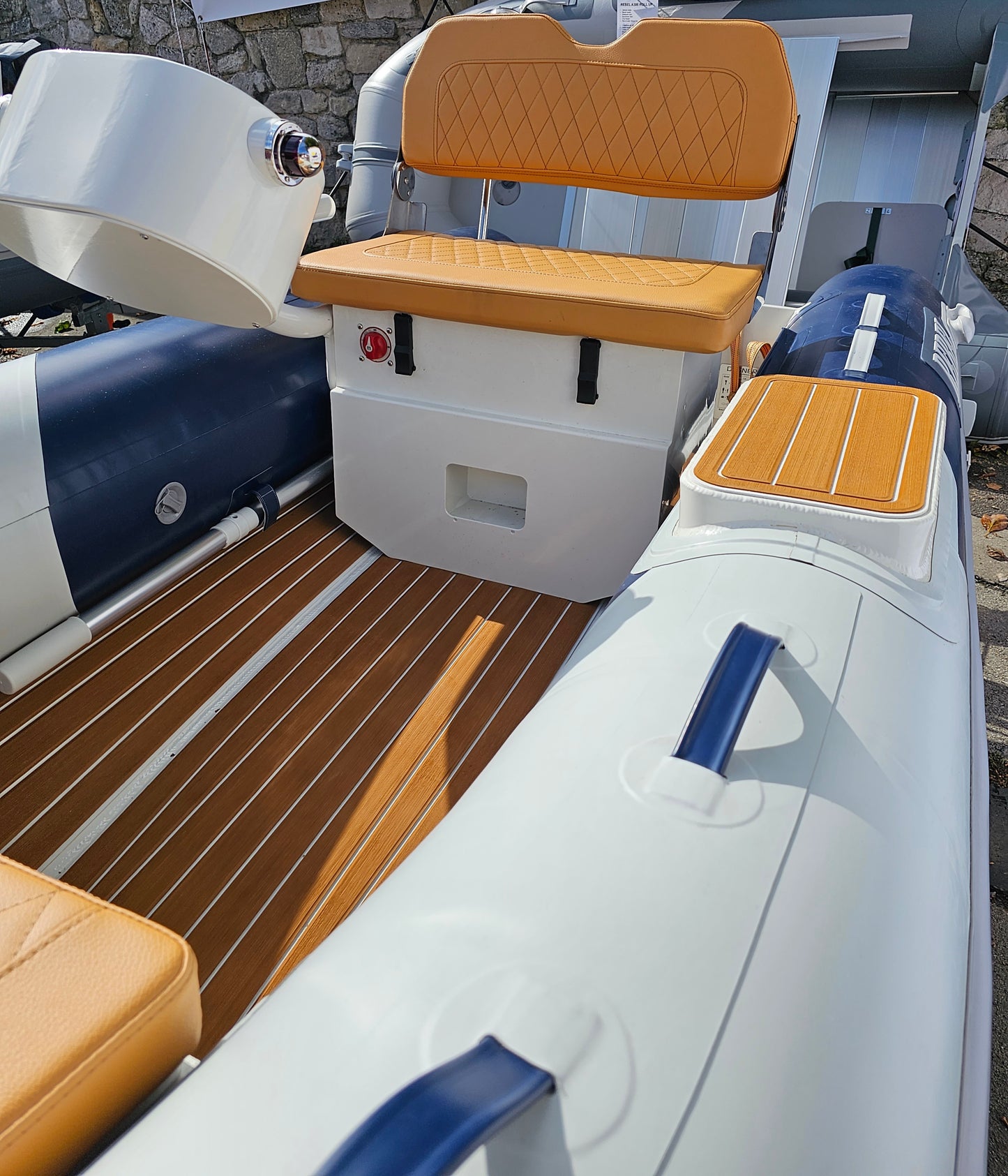 Rebel 330 Yacht Tender Edition - Floating Console