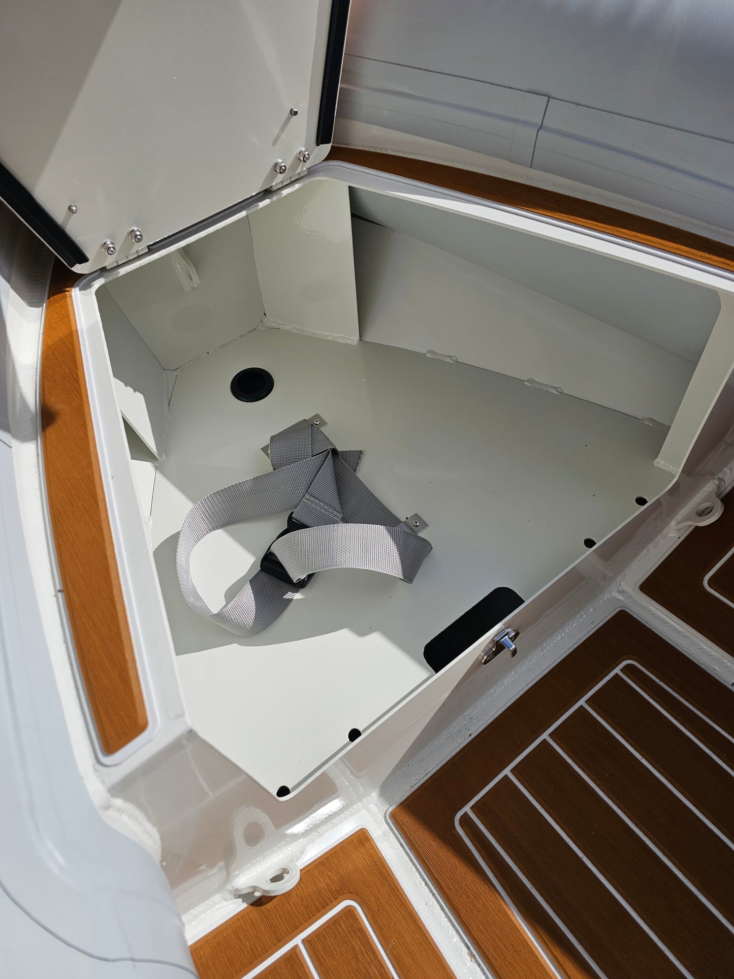 Rebel 330 Yacht Tender Edition - Floating Console