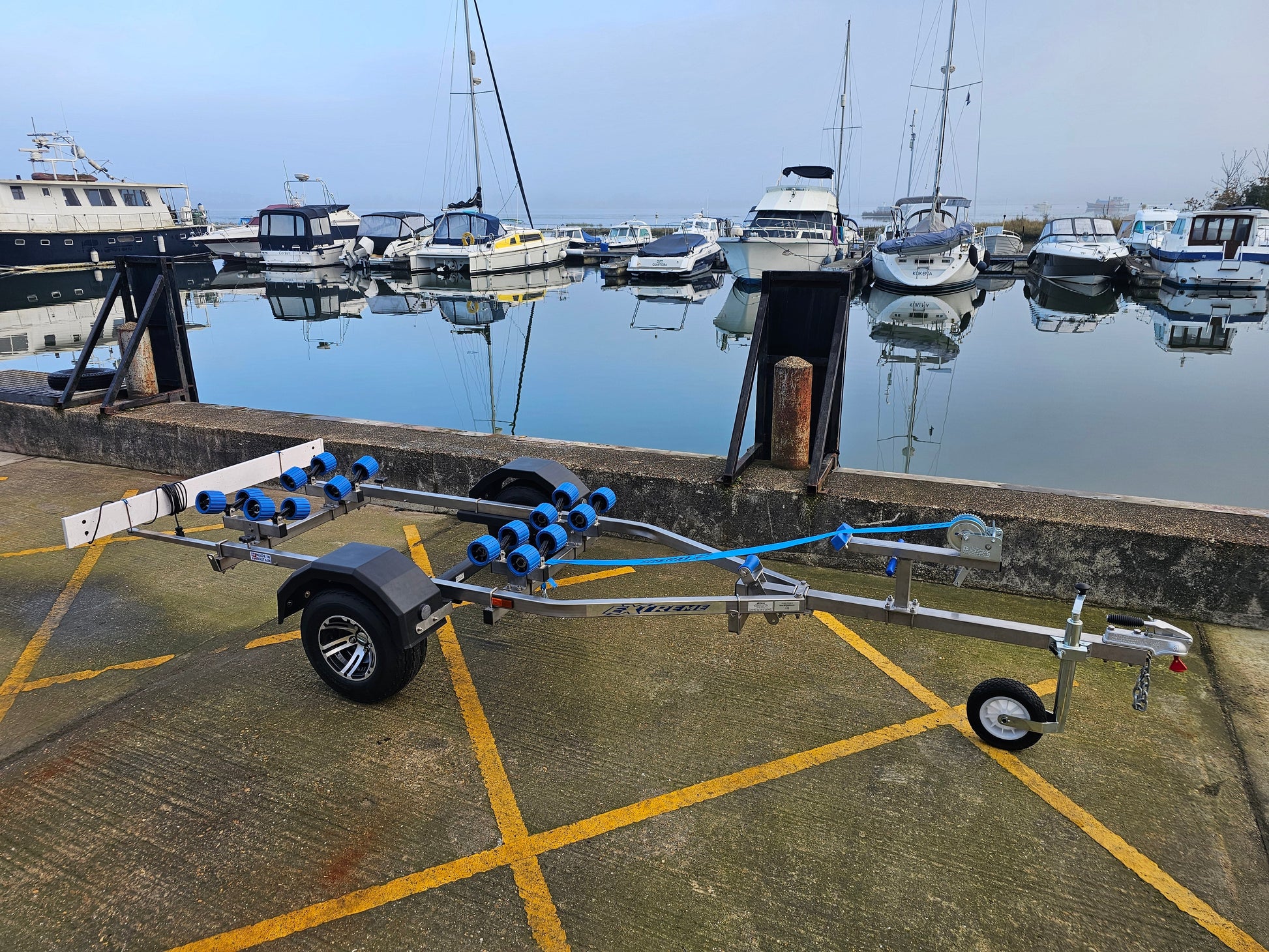 Extreme EXT750SS stainless steel jet ski trailer detail 6