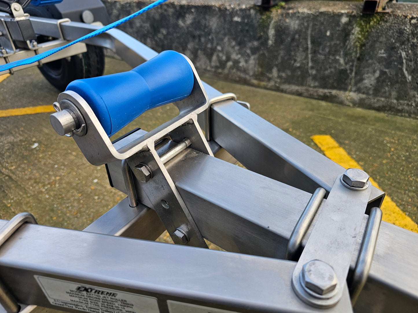 Extreme EXT750SS stainless steel jet ski trailer detail 11