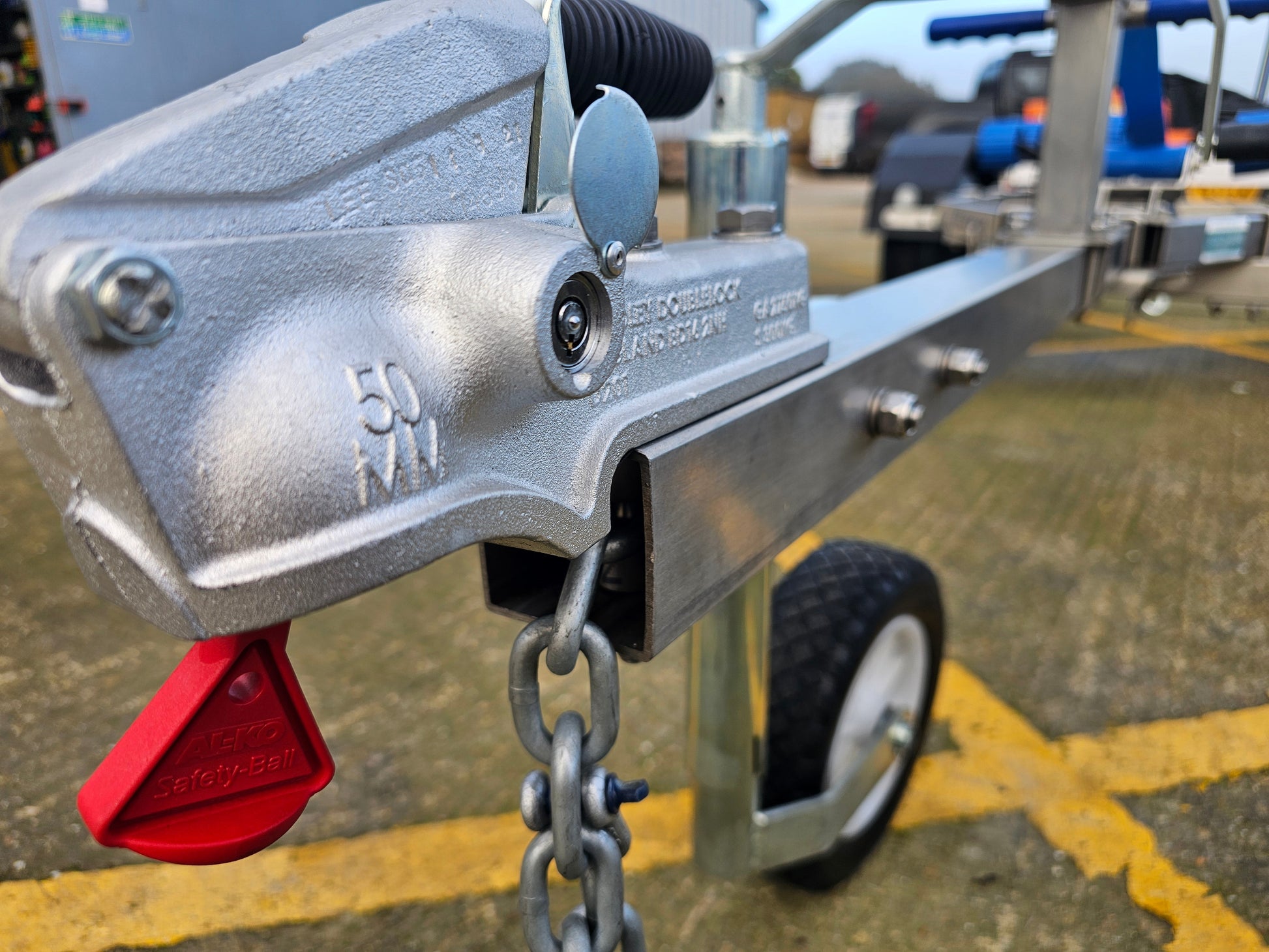 Extreme EXT750SS stainless steel jet ski trailer detail 9