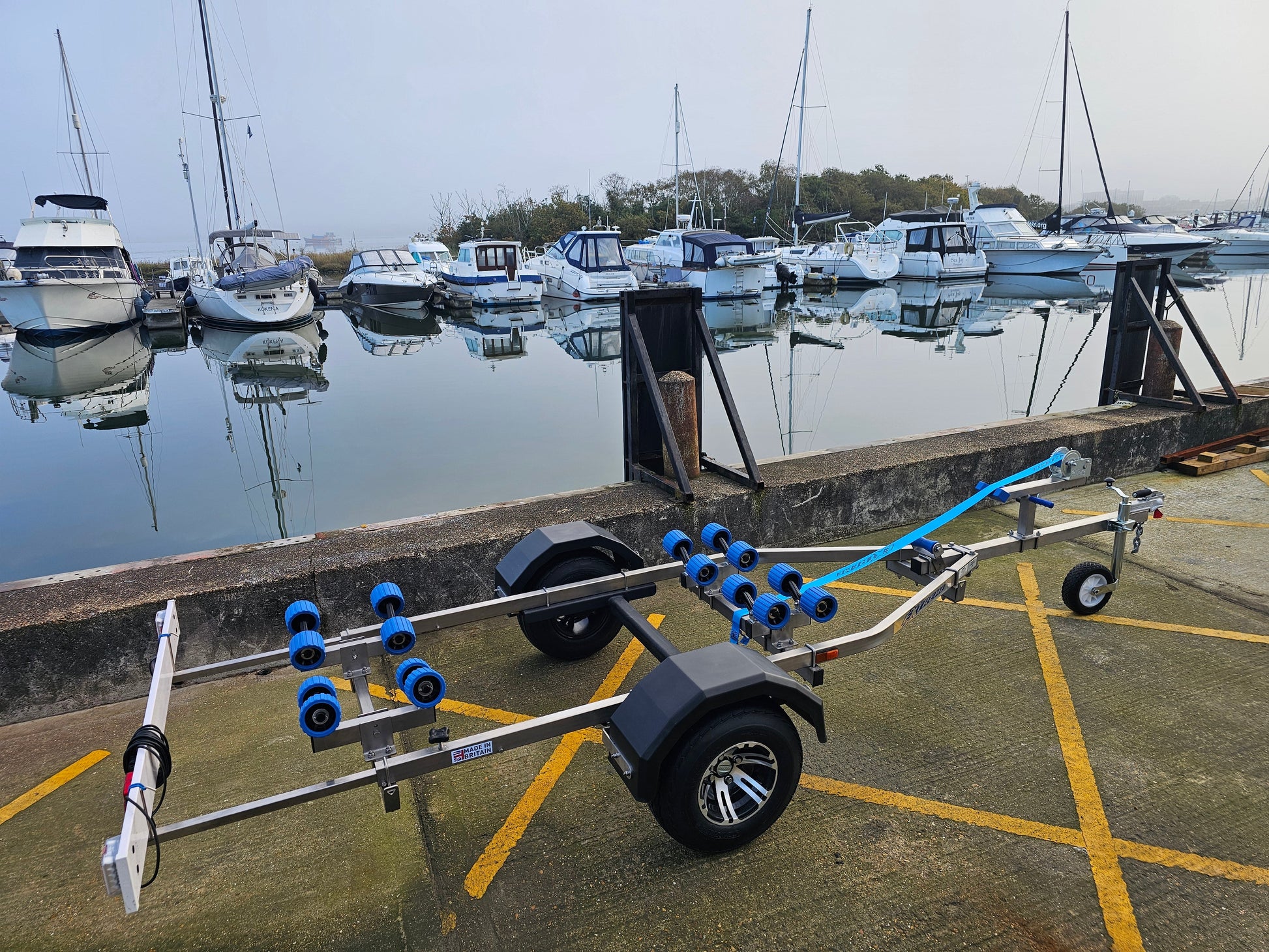 Extreme EXT750SS stainless steel jet ski trailer detail 1