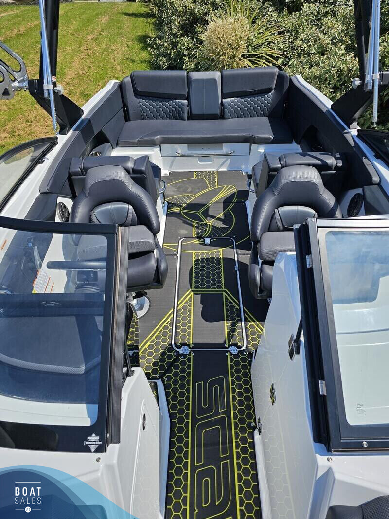 2021 Scarab 255 ID Wake Edition – Twin 250hp & Trailer – photo 7