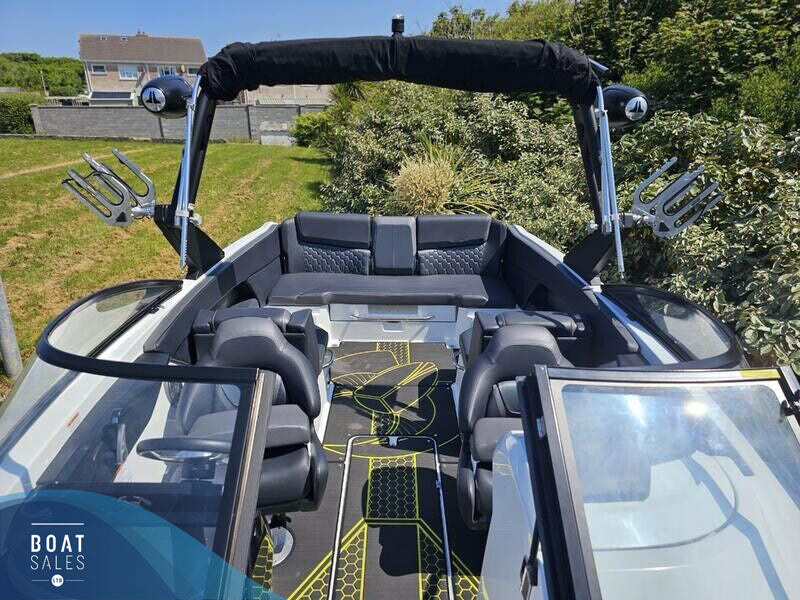 2021 Scarab 255 ID Wake Edition – Twin 250hp & Trailer – photo 8