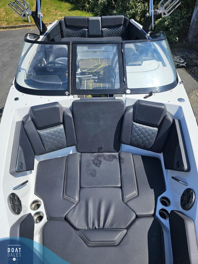 2021 Scarab 255 ID Wake Edition – Twin 250hp & Trailer – photo 11