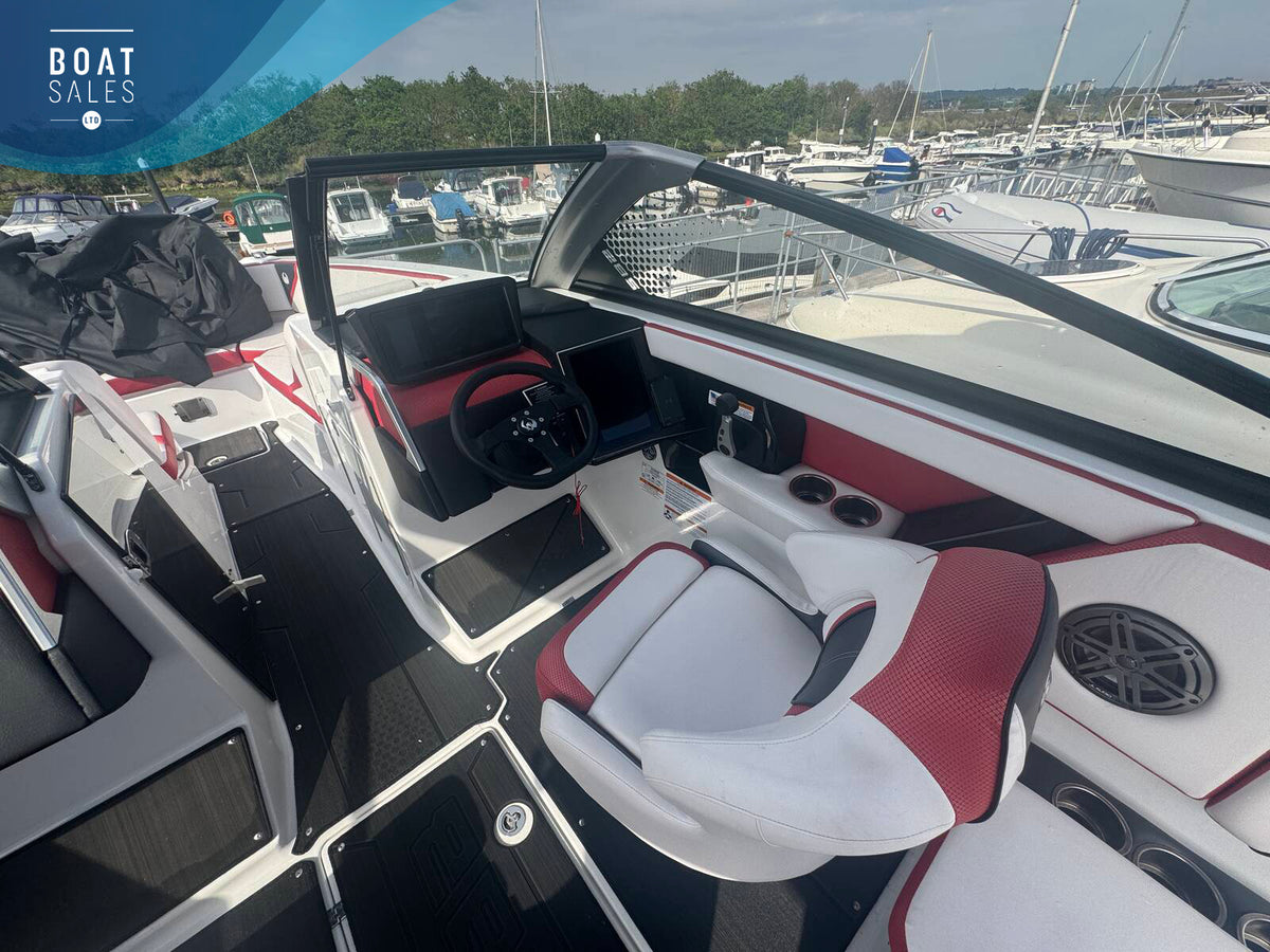 2023 Scarab 285 ID – Twin 230hp Jet Boat – photo 9