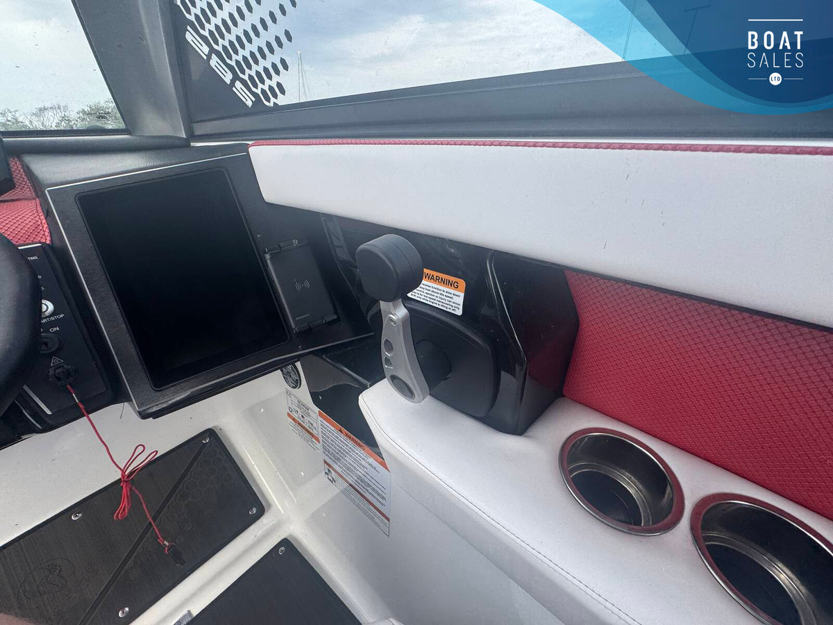 2023 Scarab 285 ID – Twin 230hp Jet Boat – photo 15