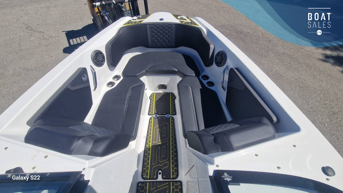 2023 Scarab 255 Wake Edition – Twin 230hp & Trailer – photo 2