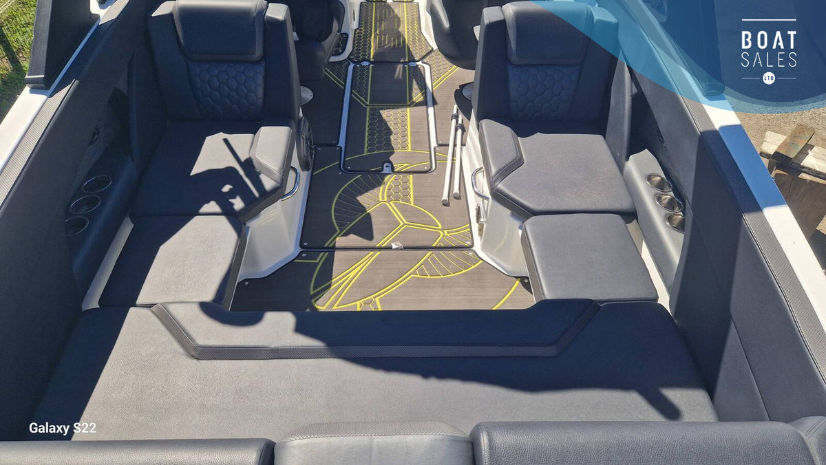 2023 Scarab 255 Wake Edition – Twin 230hp & Trailer – photo 7