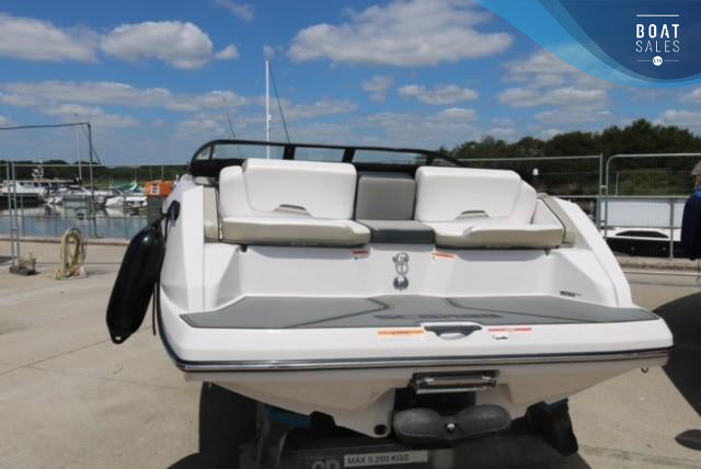 2015 Scarab 195 – 200hp Jet Boat & Trailer – photo 2