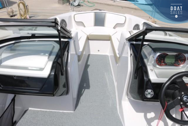 2015 Scarab 195 – 200hp Jet Boat & Trailer – photo 4