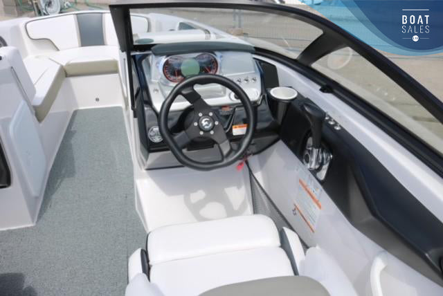 2015 Scarab 195 – 200hp Jet Boat & Trailer – photo 5