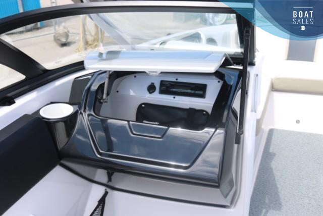 2015 Scarab 195 – 200hp Jet Boat & Trailer – photo 6