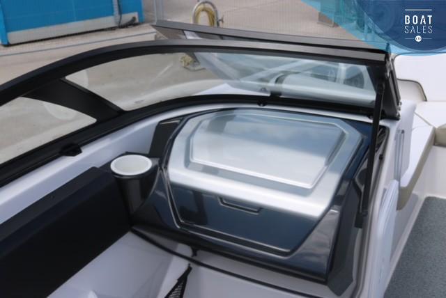 2015 Scarab 195 – 200hp Jet Boat & Trailer – photo 7